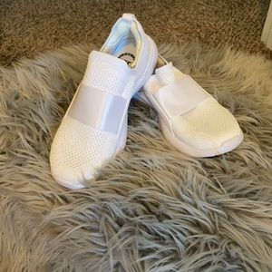 Women’s APL Techloom bliss , slip on sneakers